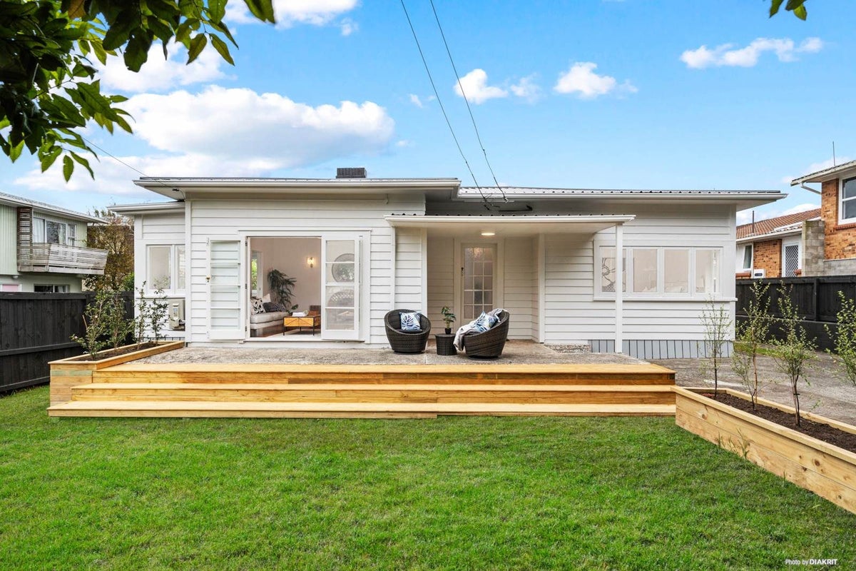 13 Preston Avenue, Mount Albert, Auckland - Carousel 2