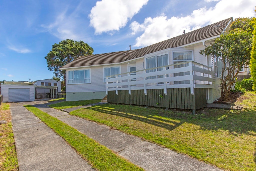 4 Wattle Grove, Maungaraki, Lower Hutt - Carousel 1