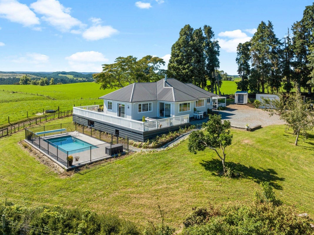 2521 State Highway 1, Putaruru - Carousel 2