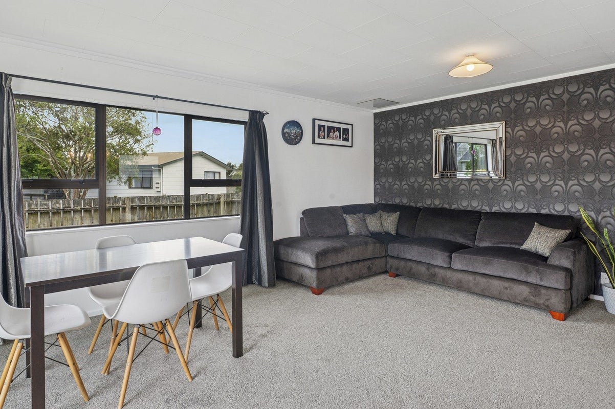 43 Matthew Place, Kawaha Point, Rotorua - Carousel 2