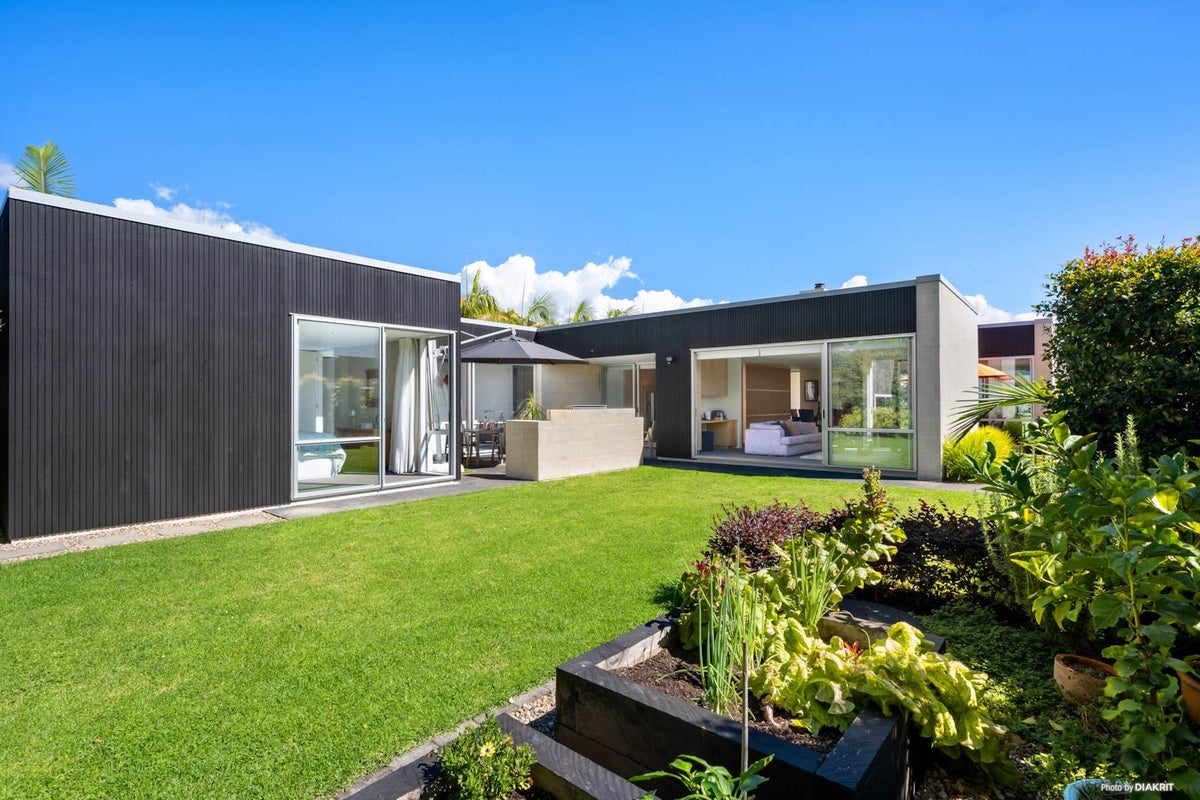 38 Pine Harbour Parade, Beachlands, Auckland - Carousel 2