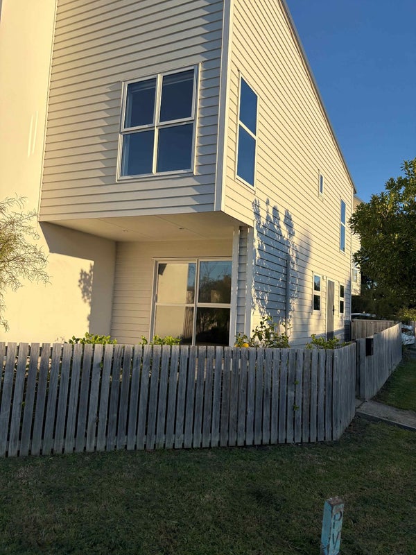 119 Sycamore Drive, Sunnynook, Auckland - Carousel 1