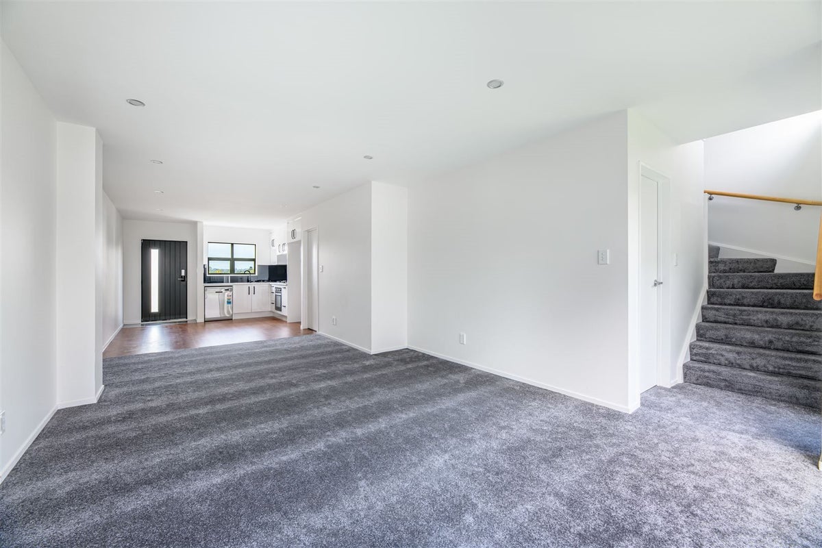 6/3 Hulme Place, Henderson, Auckland - Carousel 2