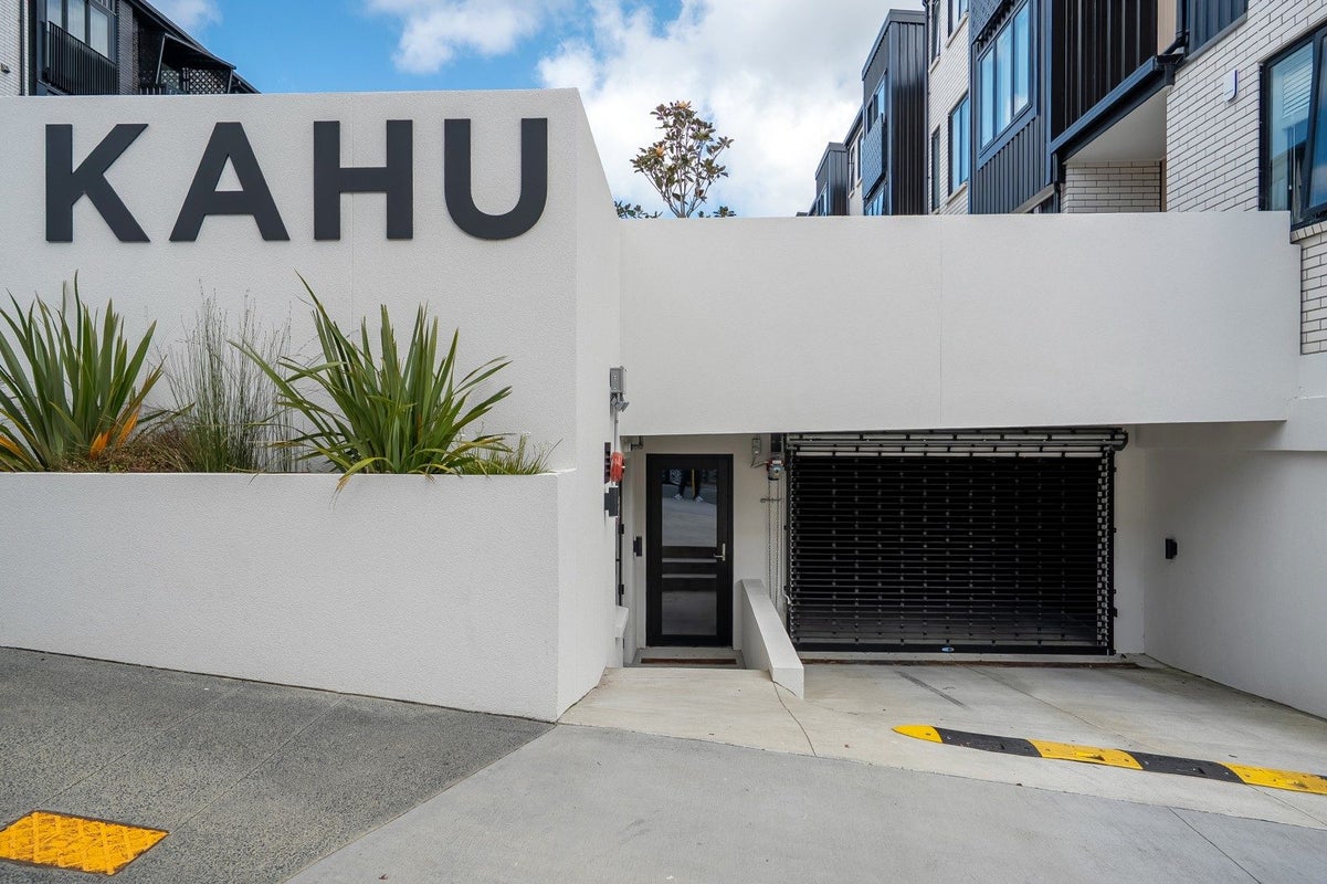 8/18 Karengo Street, Long Bay, Auckland - Carousel 12