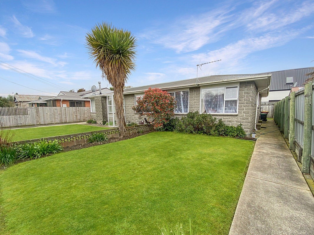 2/8 Dover Street, St Albans, Christchurch - Carousel 1