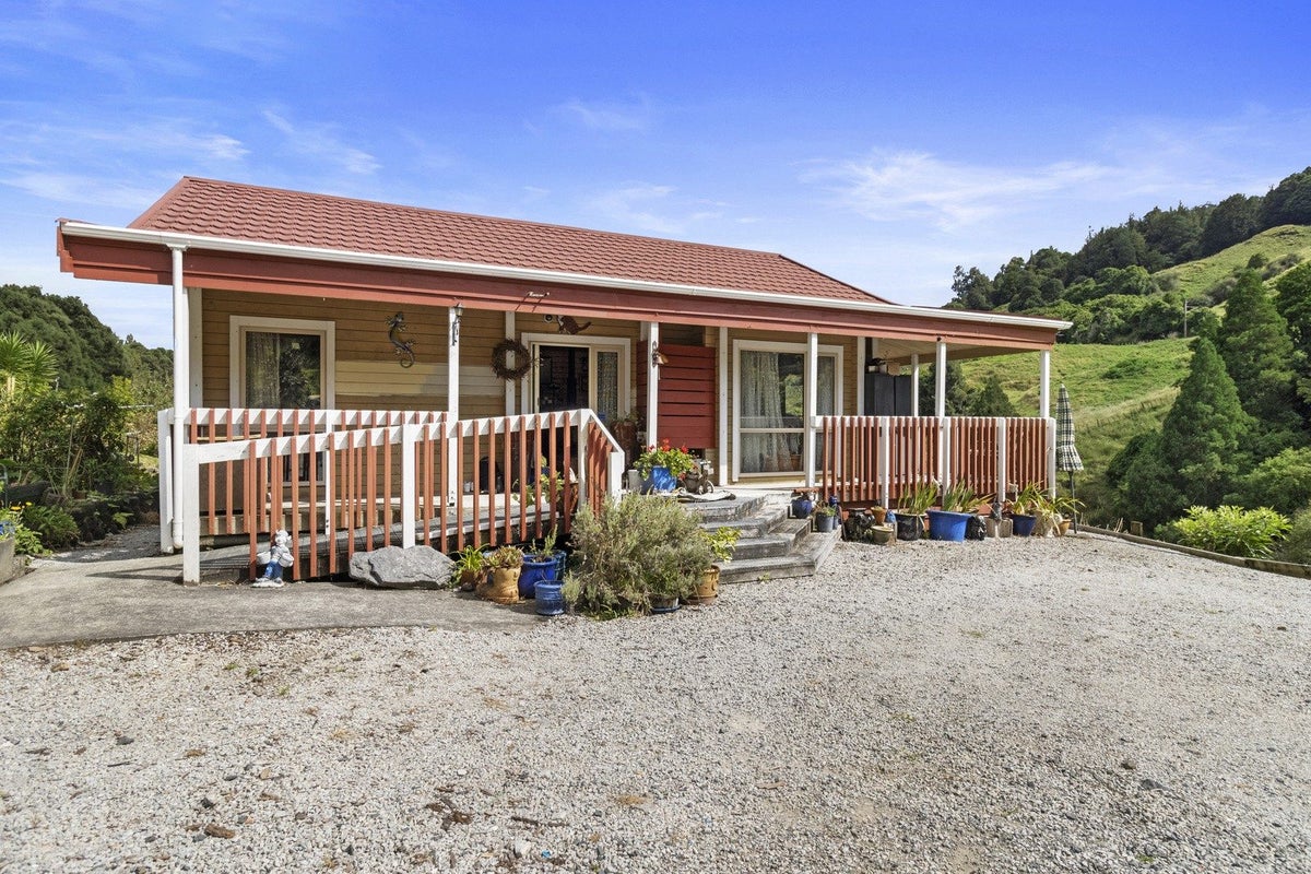 645 State Highway 16, Kumeu - Carousel 1