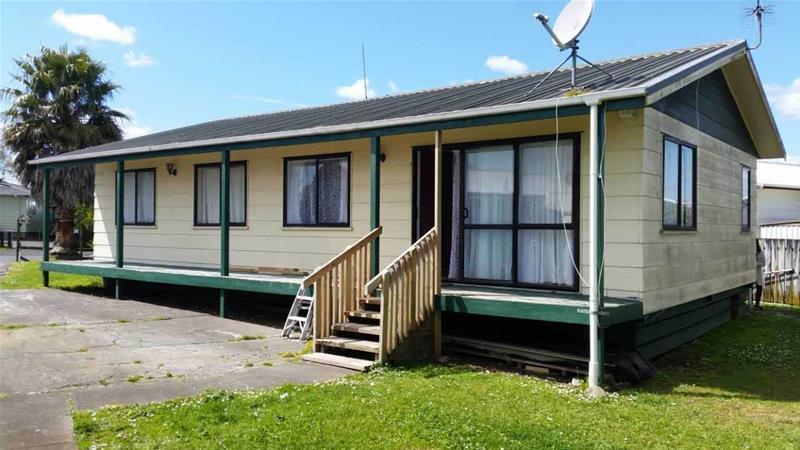 33 Dungarvon Place, Clendon Park, Auckland - Carousel 1