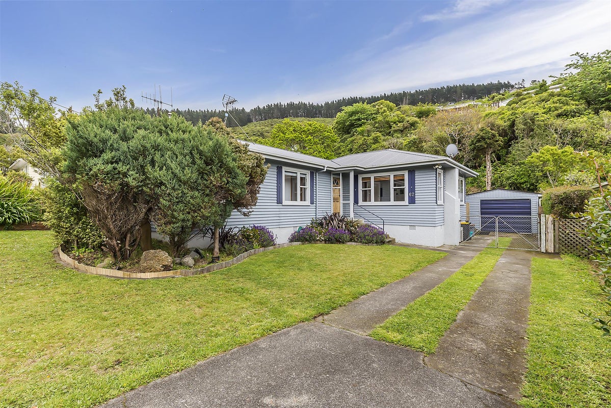 62 Chester Road, Tawa, Wellington - Carousel 1