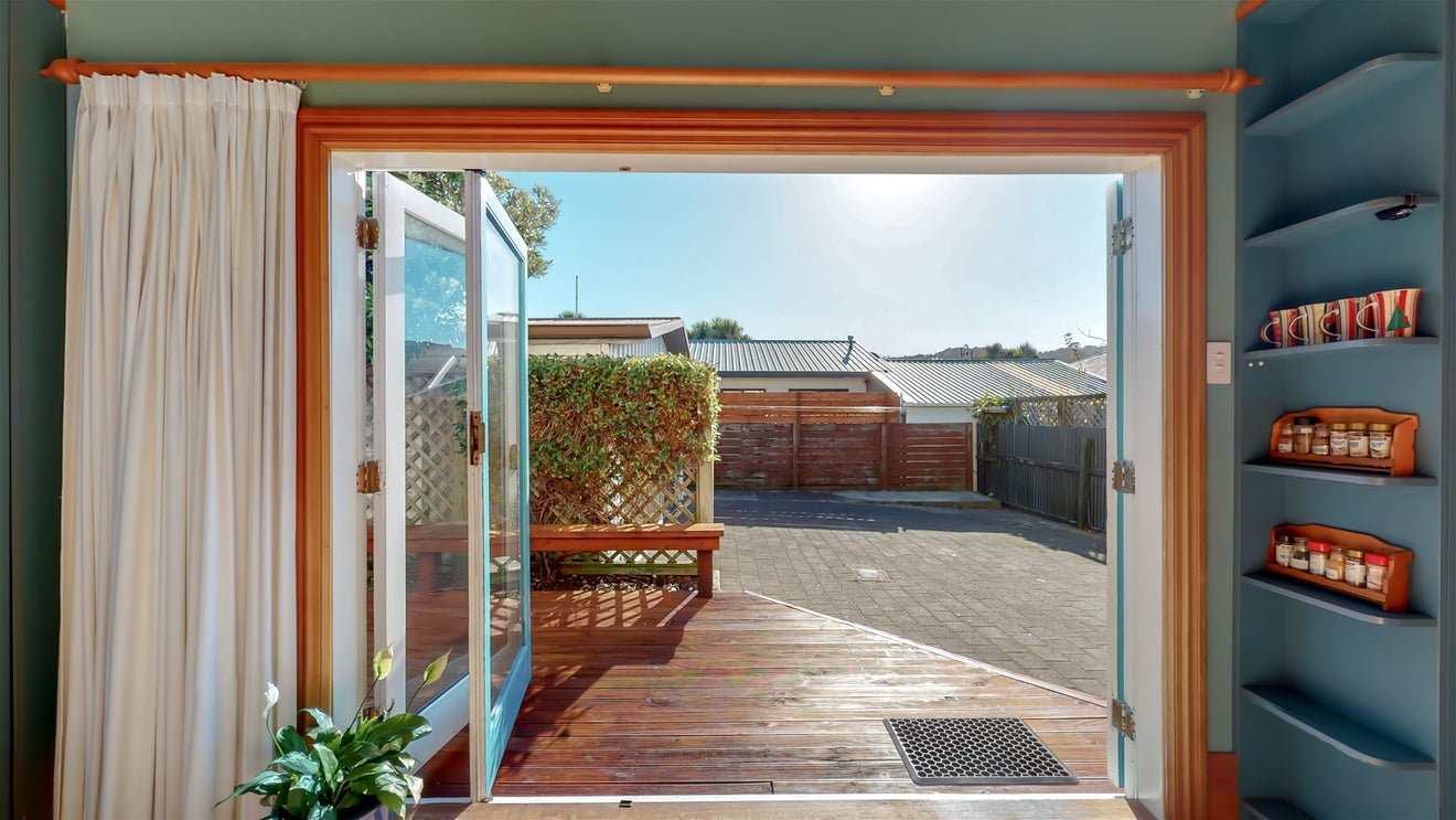 25 Bay Street, Petone, Lower Hutt - Carousel 2