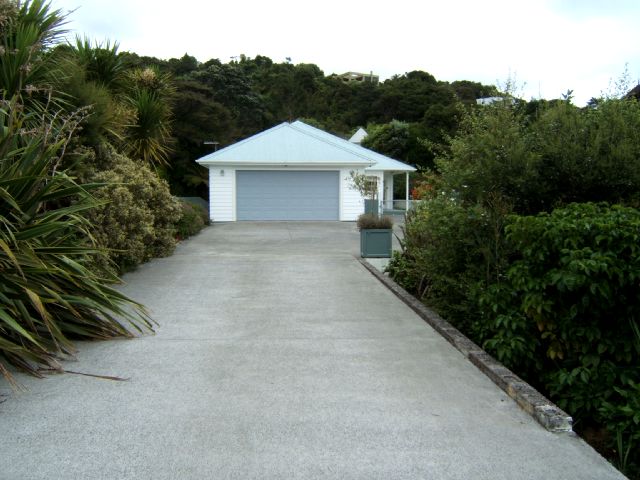 14 Awhiorangi Promenade, Swanson, Auckland - Carousel 1