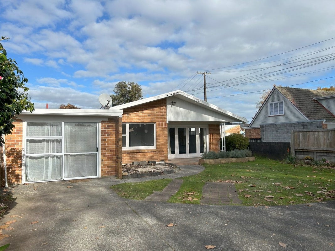56 Albert Street, Hamilton East, Hamilton - Carousel 1