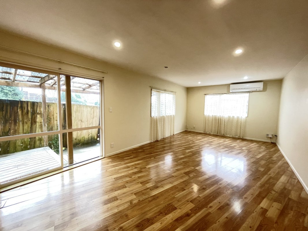 14A Cypress Place, Sunnynook, Auckland - Carousel 2