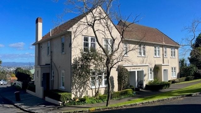15 Hillside Crescent, Leigh, Leigh - Carousel 1