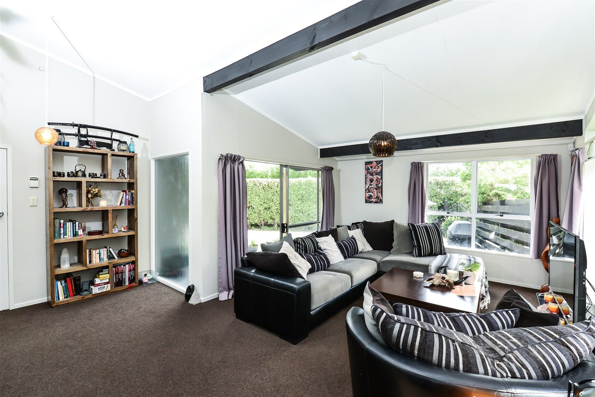 22 Lansdowne Crescent, Glenview, Hamilton - Carousel 2