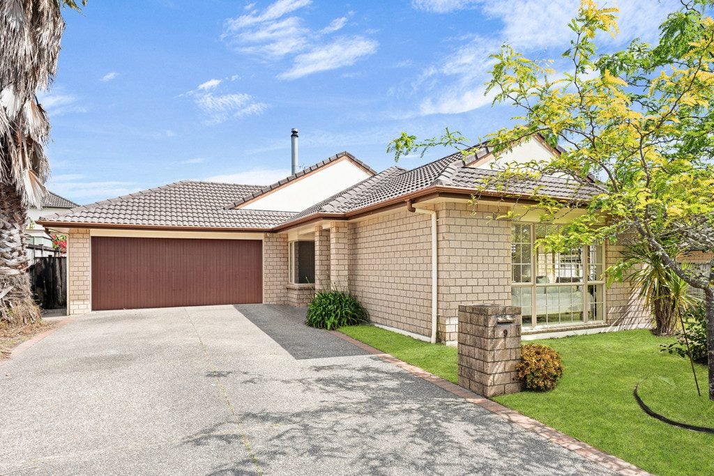 9 Maybole Drive, Flat Bush, Auckland - Carousel 1
