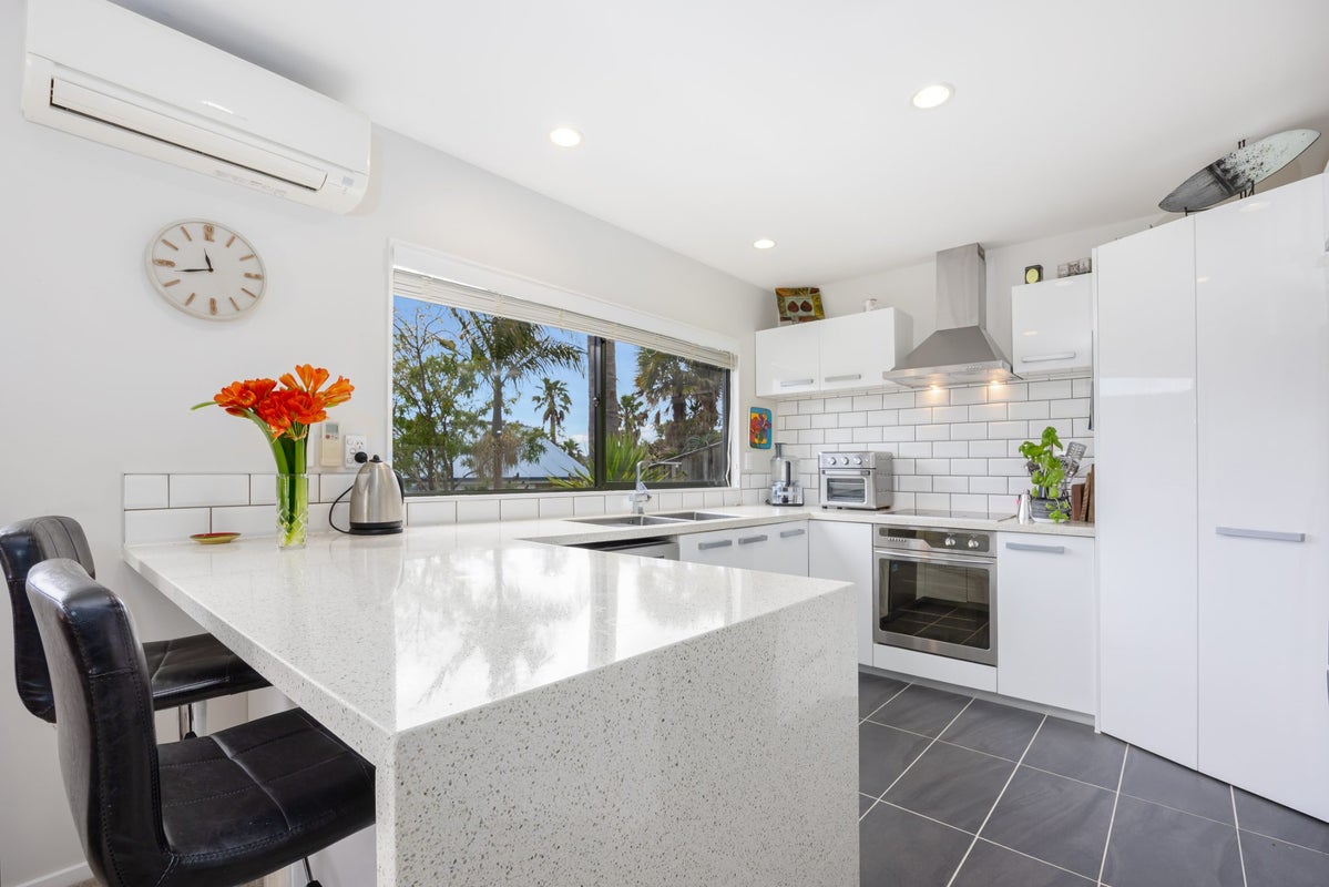 17 Coralsea Way, Arkles Bay, Whangaparaoa - Carousel 2