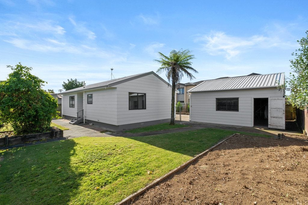 2/4 Laurie Avenue, Papakura, Papakura - Carousel 2