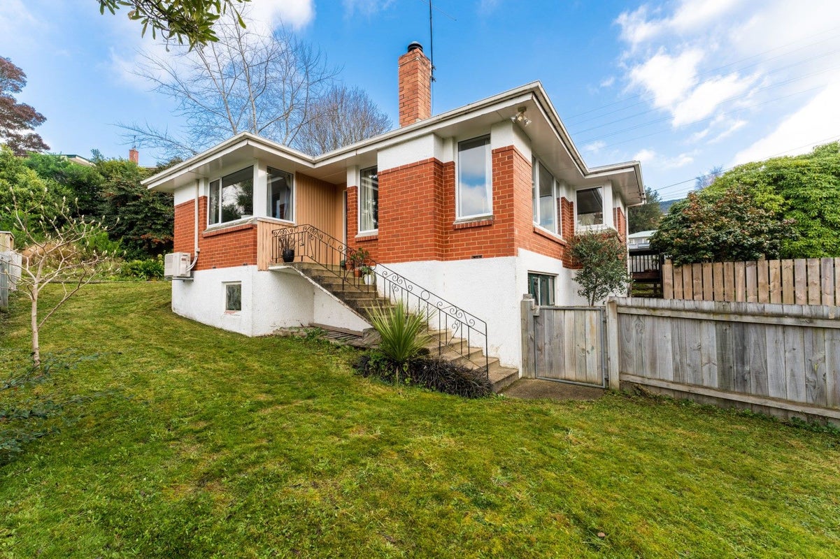 25 Centennial Avenue, Helensburgh, Dunedin - Carousel 1