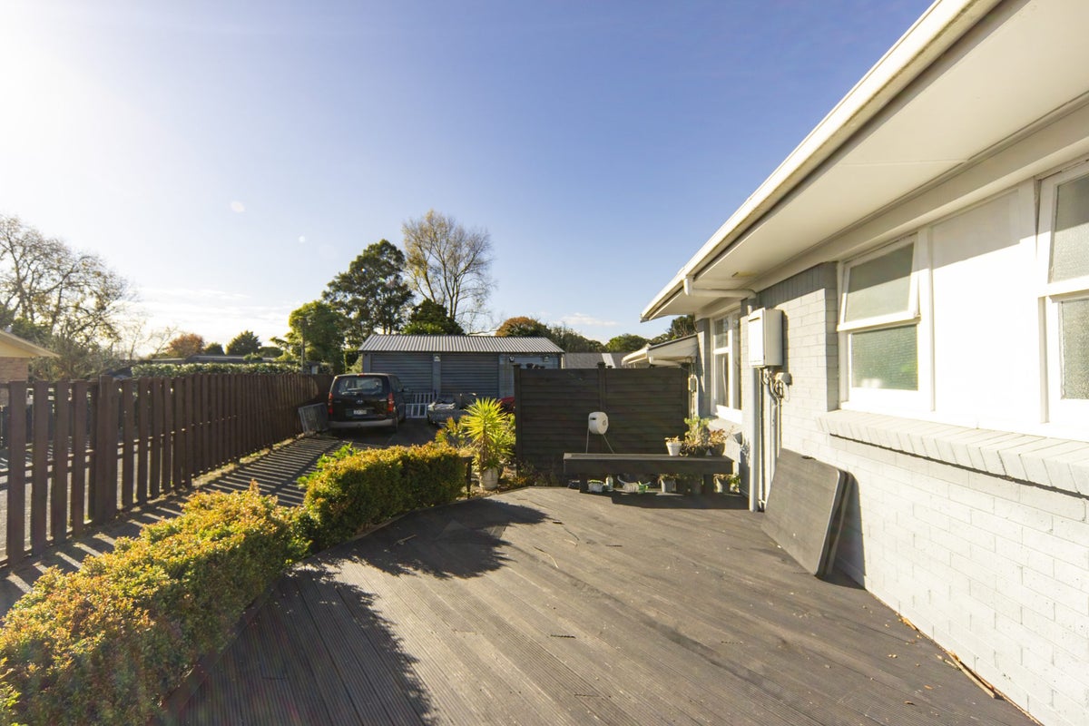 94 Lewis Street, Glenview, Hamilton - Carousel 1