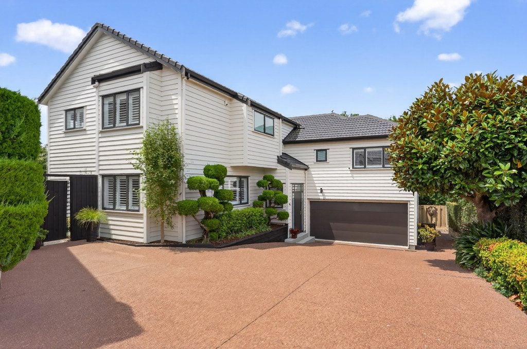 2/8 Calluna Crescent, Totara Heights, Auckland - Carousel 1