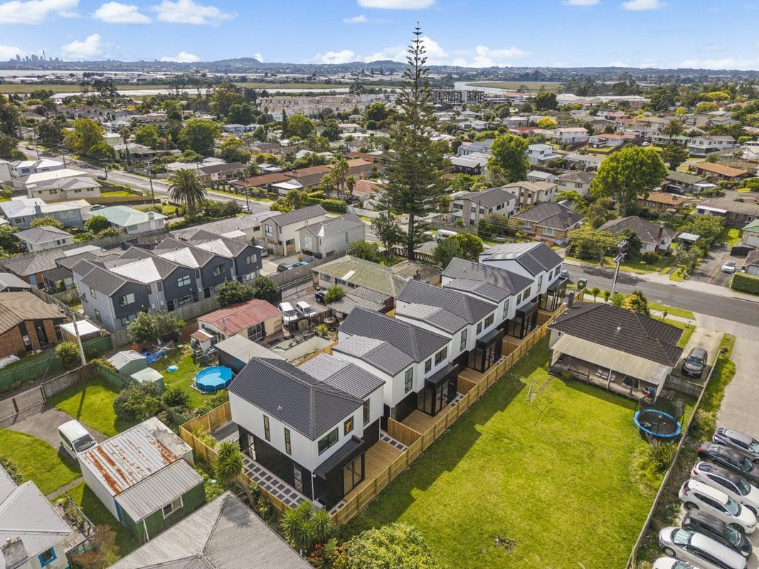 4 Roberts Road, Te Atatu South, Auckland - Carousel 15