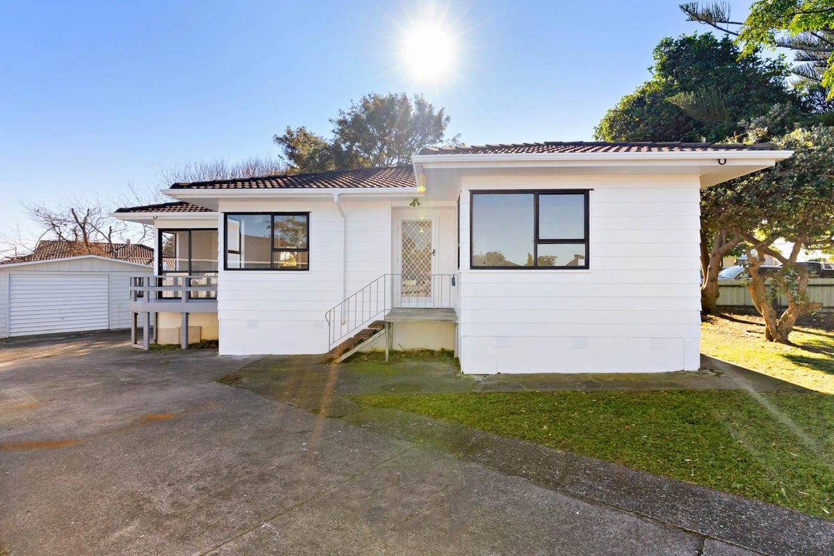 75 Burundi Avenue, Clendon Park, Auckland - Carousel 1