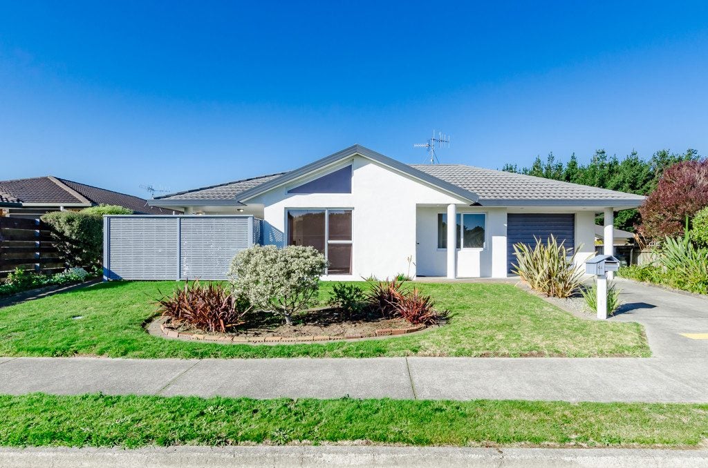4A Cedar Drive, Paraparaumu Beach, Paraparaumu - Carousel 1