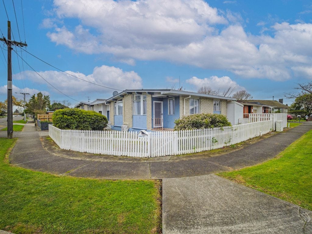 17 Maxwells Line, Awapuni, Palmerston North - Carousel 1