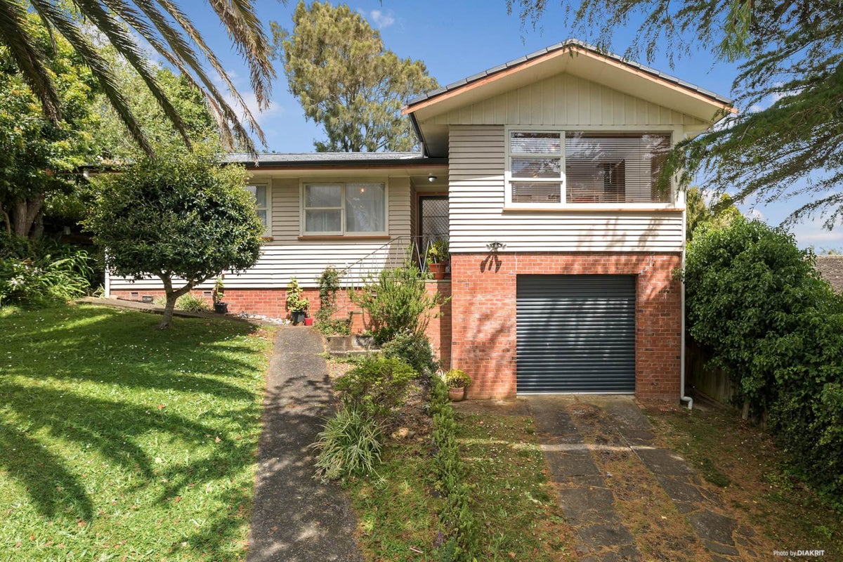 11 Seon Place, Birkdale, Auckland - Carousel 1