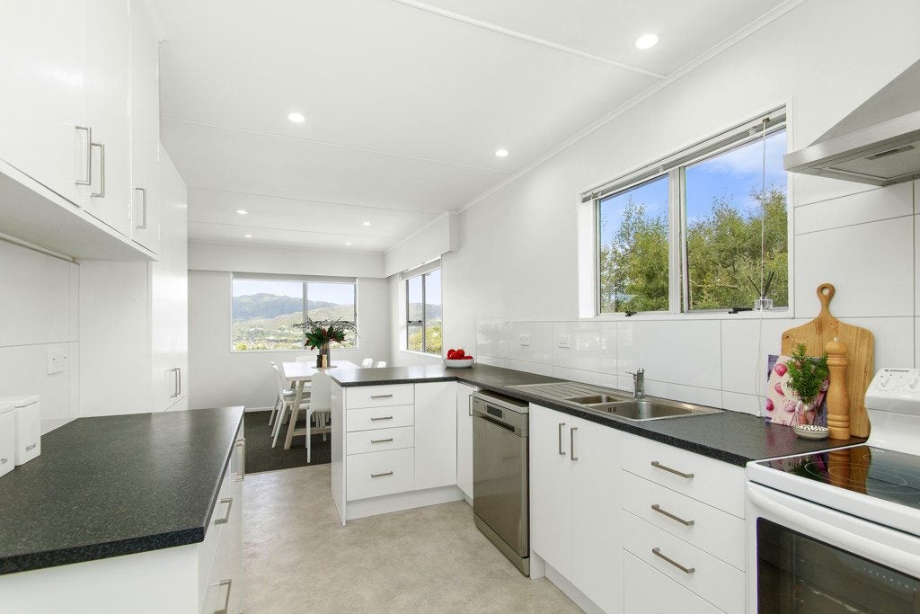 17 Gainsborough Grove, Belmont, Lower Hutt - Carousel 2