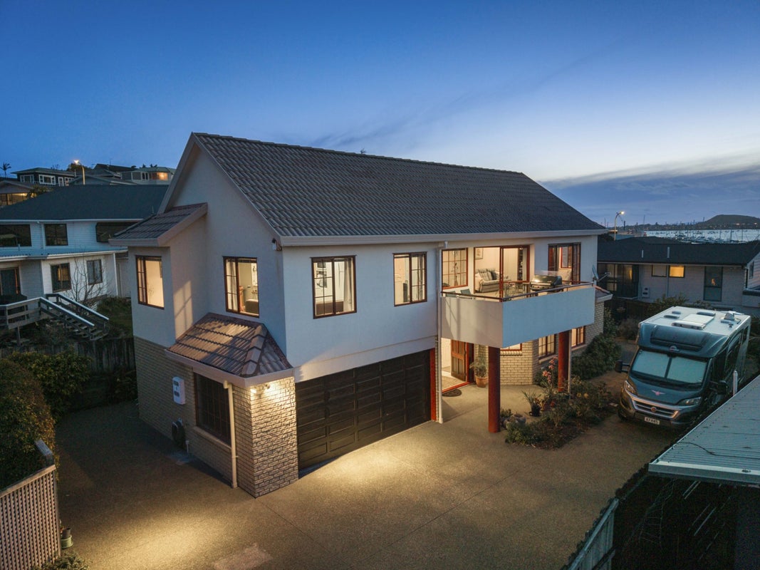 2/161 Bucklands Beach Road, Bucklands Beach, Auckland - Carousel 1