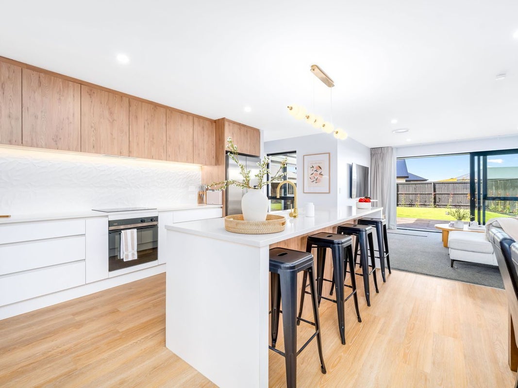 58 Whitehorn Drive, Lincoln, Lincoln - Carousel 2