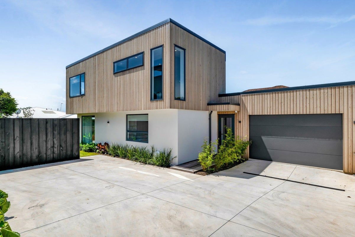 5B Strandon Place, Strandon, New Plymouth - Carousel 1
