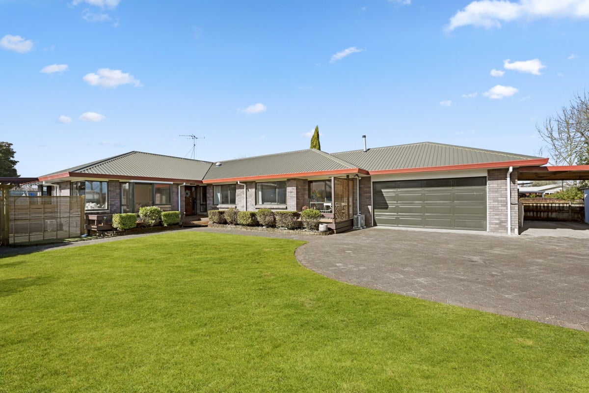 27 Halcione Close, Flagstaff, Hamilton - Carousel 1