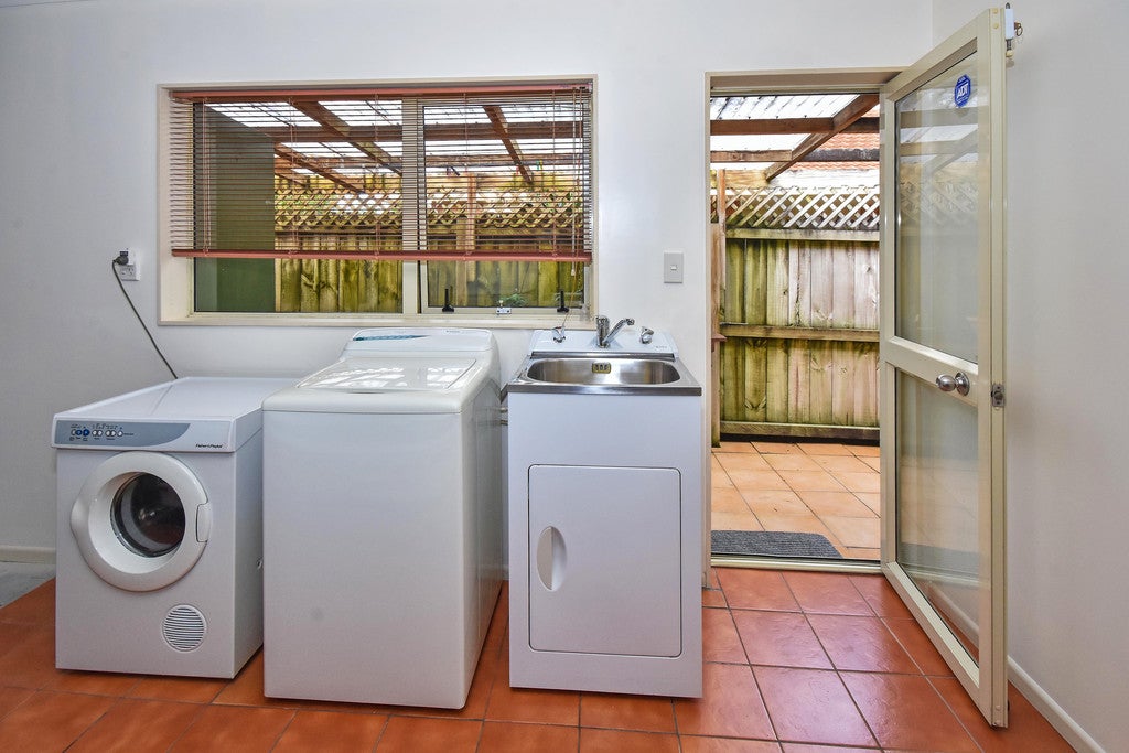 17 Pateke Drive, Takanini, Auckland - Carousel 13