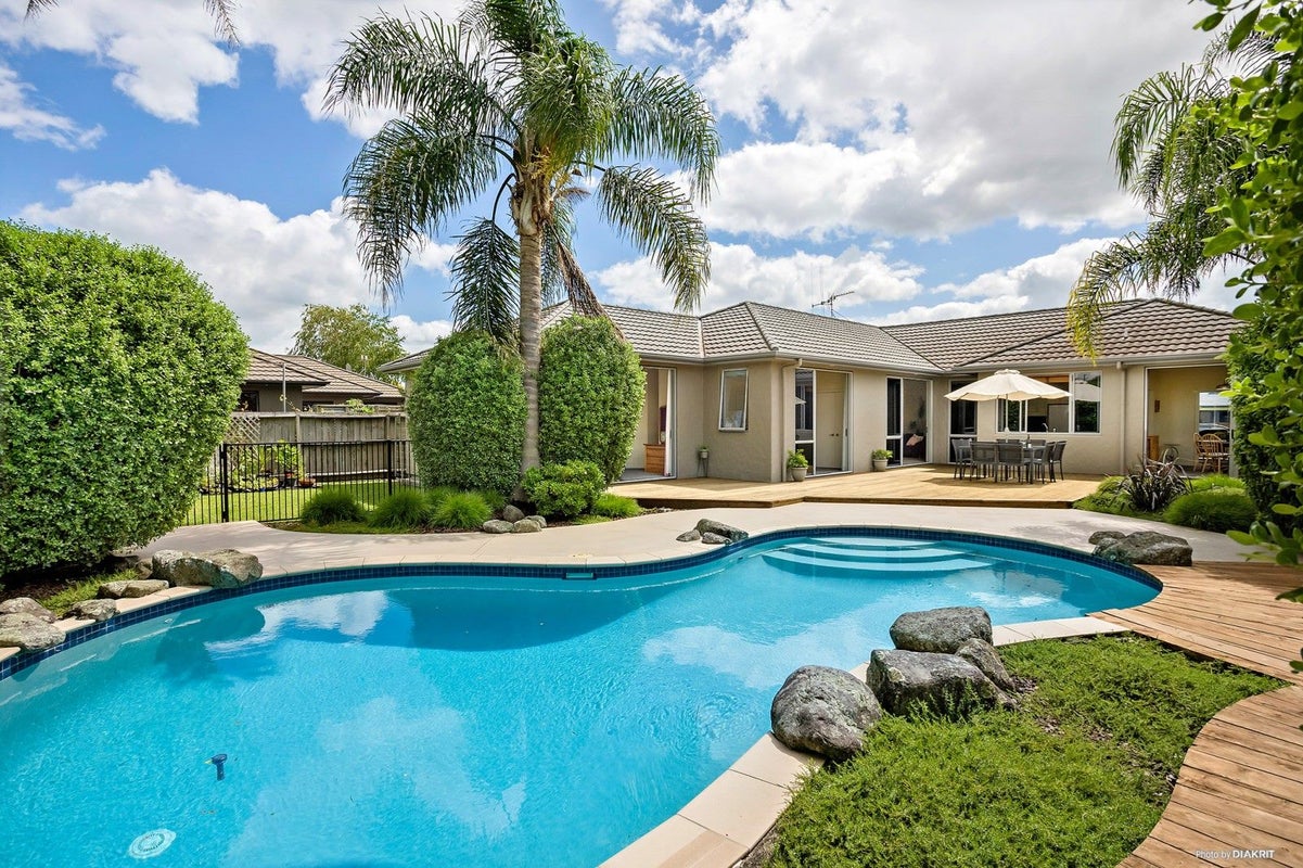 4 Edenpark Drive, Rototuna North, Hamilton - Carousel 1