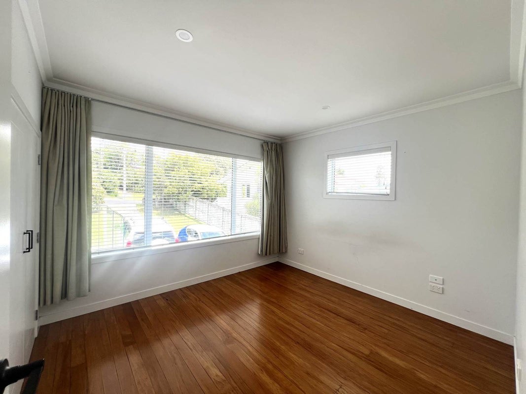 68 Sylvan Crescent, Te Atatu South, Auckland - Carousel 9