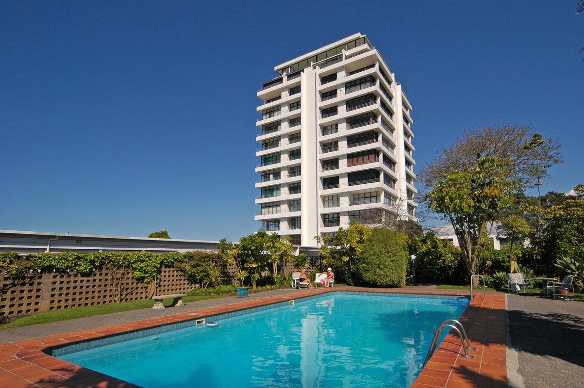 402/45 STANLEY POINT RD, Stanley Point, Auckland - Carousel 1