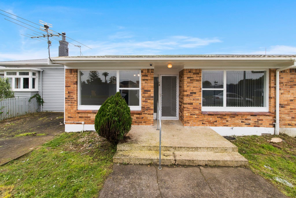 2/4 Wilmay Avenue, Papatoetoe, Auckland - Carousel 1