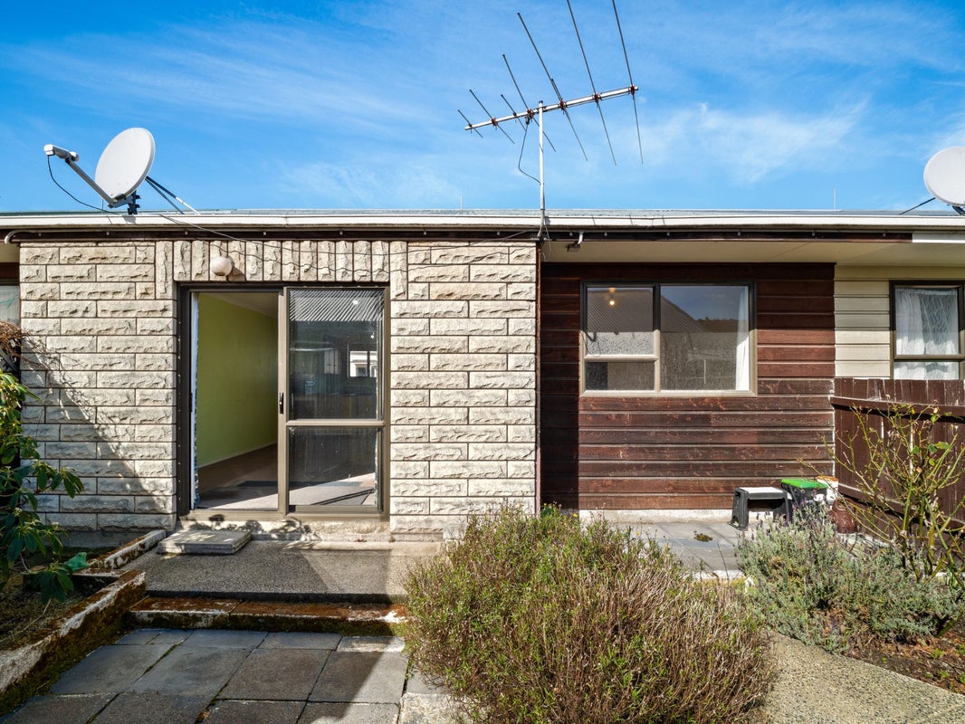 10D Law Street, Caversham, Dunedin - Carousel 1