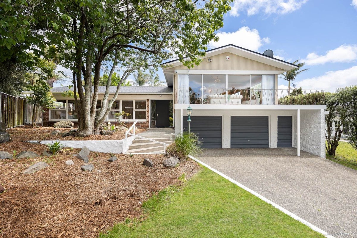 6 Jill Place, Hill Park, Manukau City, Auckland - Carousel 1