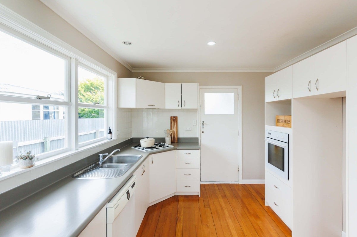 10 Chester Crescent, West End, Palmerston North - Carousel 2