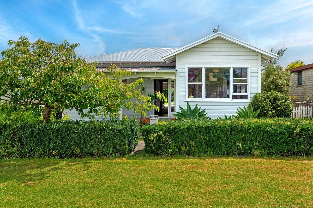 11 Wellington Street, Te Hapara, Gisborne - Carousel 1