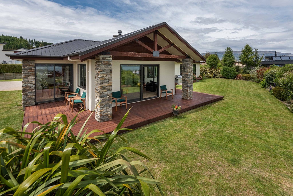 3 Range View Place, Wanaka - Carousel 1