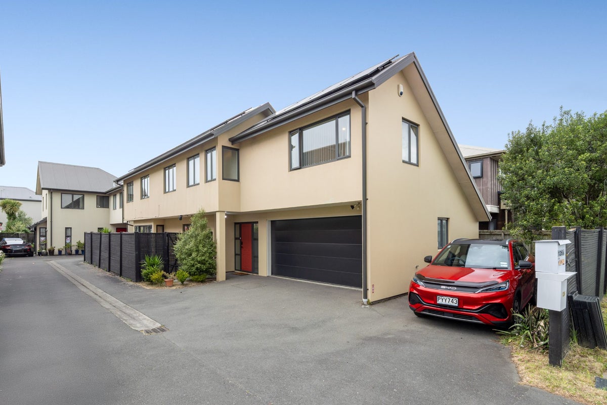 126 Sherborne Street, St Albans, Christchurch - Carousel 2
