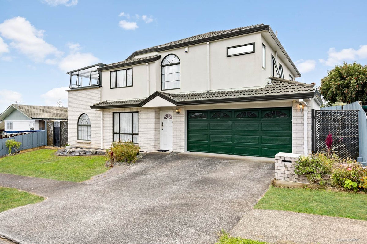 1/8 Benygloe Place, Highland Park, Auckland - Carousel 1