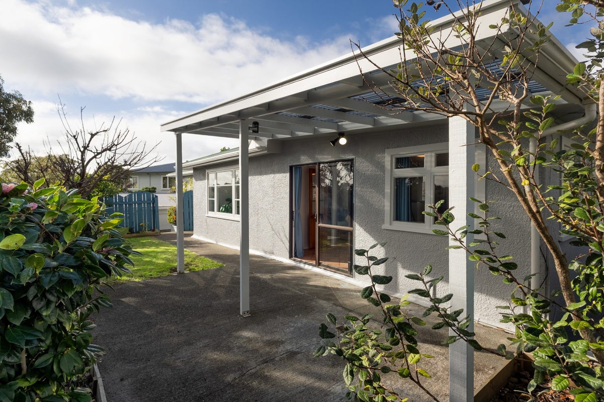 4 Francis Road, Paraparaumu Beach, Paraparaumu - Carousel 2
