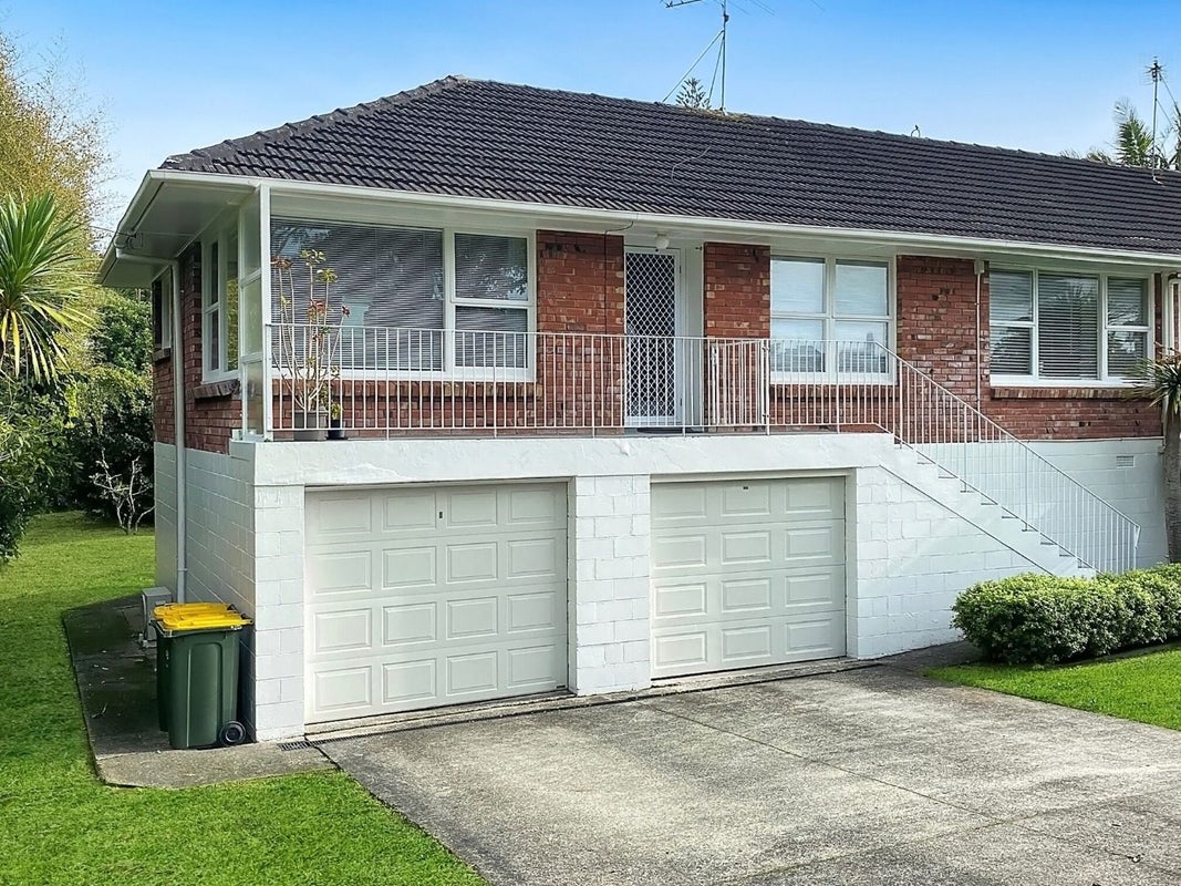 1/216 Beach Road, Campbells Bay, Auckland - Carousel 1