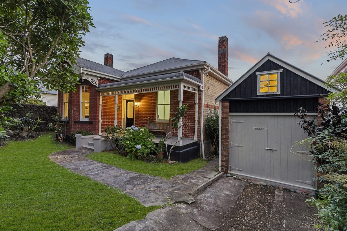 8 Sandringham Road, Mount Eden, Auckland - Carousel 1