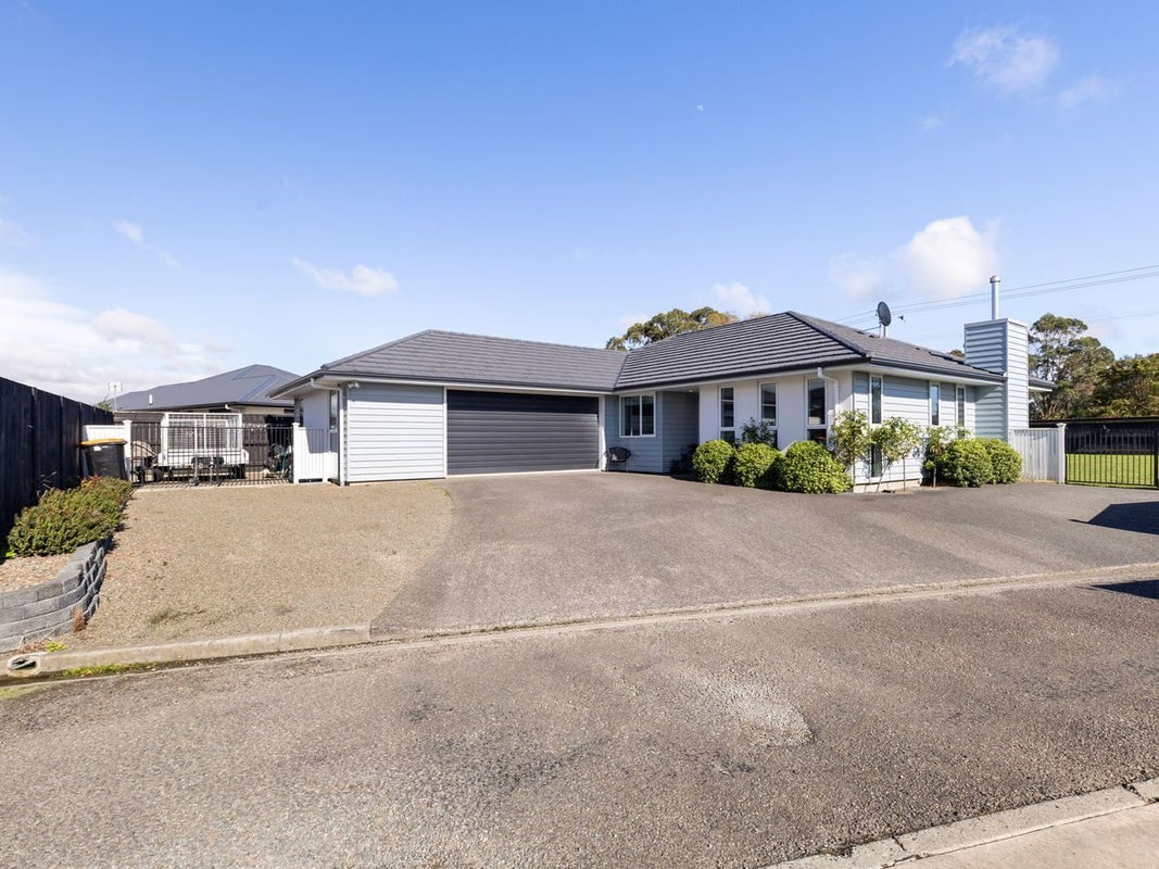 111 Johnstone Drive, Fitzherbert, Palmerston North - Carousel 27